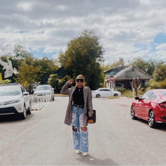 Meet your Posher, Colby - Picture 2 of 16